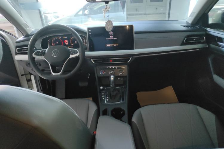 Used Volkswagen Lavida 2023 Revised Version 1.5L Automatic Starry Sky Edition – 5 Million Units Center Console