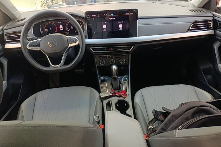 Used Volkswagen Lavida 2023 Revised Version 1.5L Automatic Starry Sky Edition – 5 Million Units Center Console