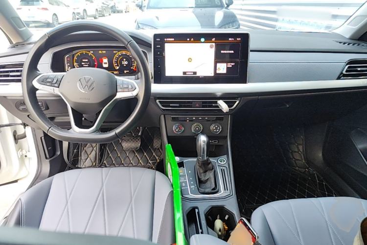 Used Volkswagen Lavida 2023 Revised Version 1.5L Automatic Starry Sky Edition – 5 Million Units Center Console