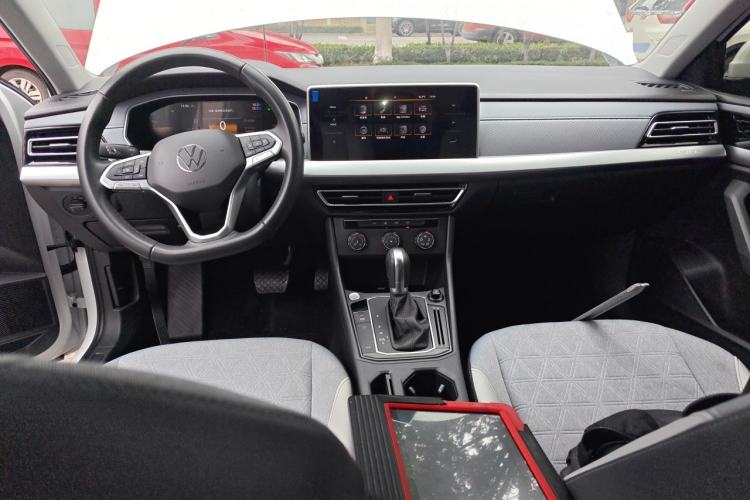 Used Volkswagen Lavida 2023 1.5L Automatic Full-Comfort Edition Center Console