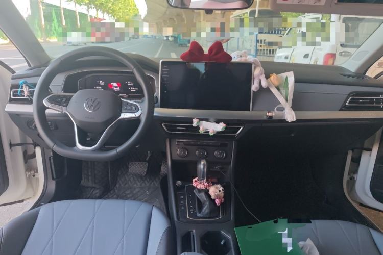 Used Volkswagen Lavida 2023 Revised Version 1.5L Automatic – Full-Option Edition Center Console