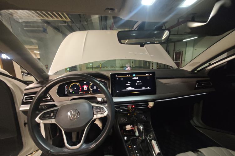Used Volkswagen Lavida 2023 1.5L Automatic 5 Million Edition Center Console