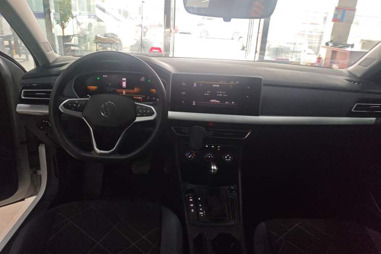 Used Volkswagen Lavida 2023 Revised 1.5L Automatic DeYi Edition Center Console