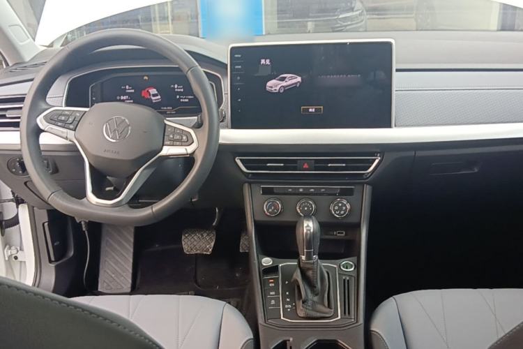 Used Volkswagen Lavida 2023 Revised Version 1.5L Automatic 5 Millionth Edition Center Console