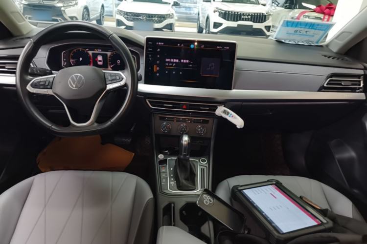 Used Volkswagen Lavida 2023 Revised Version 1.5L Automatic Starry Sky Edition – 5 Million Units Center Console