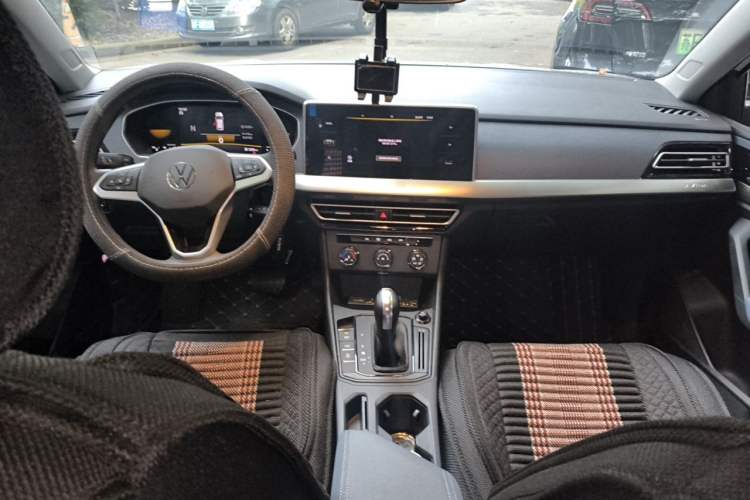 Used Volkswagen Lavida 2023 1.5L Automatic De Yi Edition Center Console