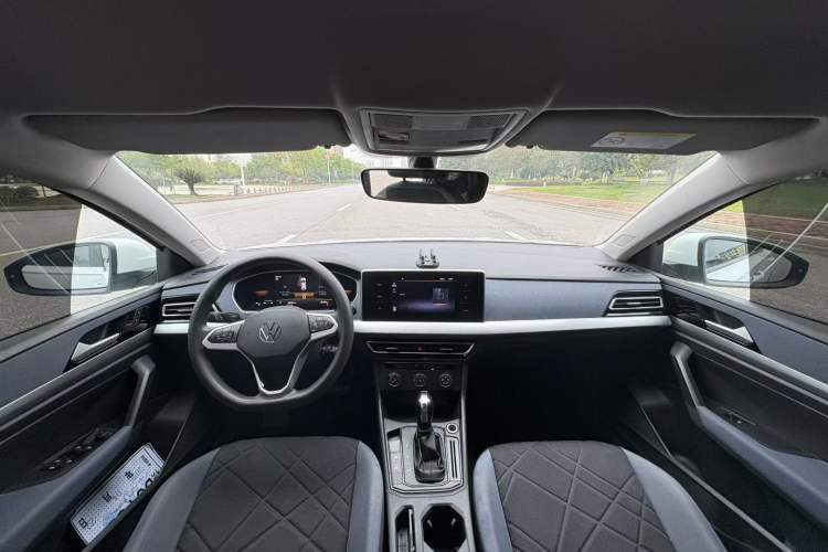 Used Volkswagen Lavida 2023 1.5L Automatic De Yi Edition Center Console