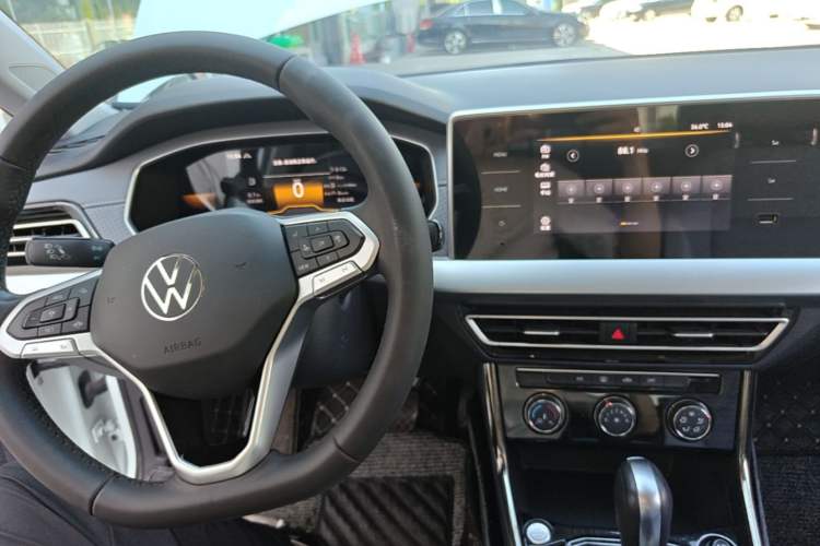 Used Volkswagen Lavida 2023 300TSI DSG Full-Comfort Edition Center Console