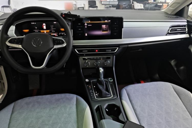 Used Volkswagen Lavida 2023 300TSI DSG Full-Comfort Edition Center Console
