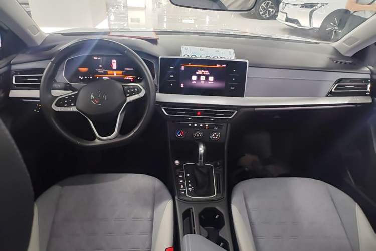 Used Volkswagen Lavida 2023 300TSI DSG Full-Comfort Edition Center Console