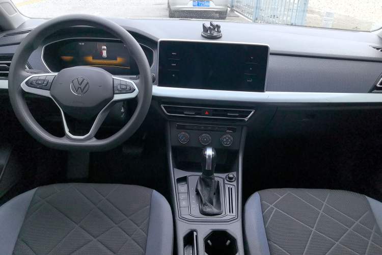 Used Volkswagen Lavida 2023 1.5L Automatic De Yi Edition Center Console
