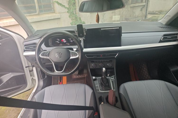 Used Volkswagen Lavida 2023 Revised Version 1.5L Automatic Starry Sky Edition – 5 Million Units Center Console