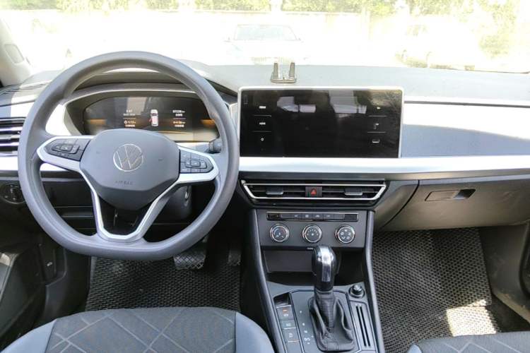 Used Volkswagen Lavida 2023 Revised 1.5L Automatic DeYi Edition Center Console