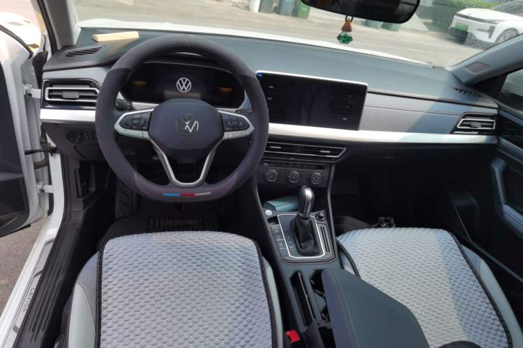 Used Volkswagen Lavida 2023 1.5L Automatic Full-Comfort Edition Center Console