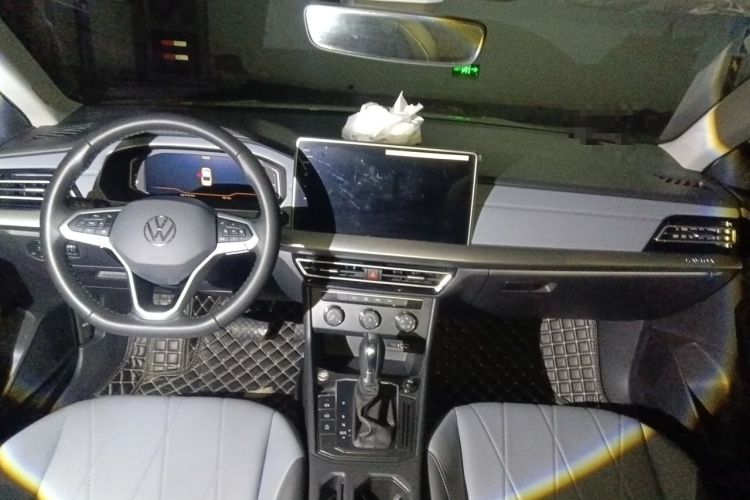 Used Volkswagen Lavida 2023 Revised Version 1.5L Automatic 5 Millionth Edition Center Console