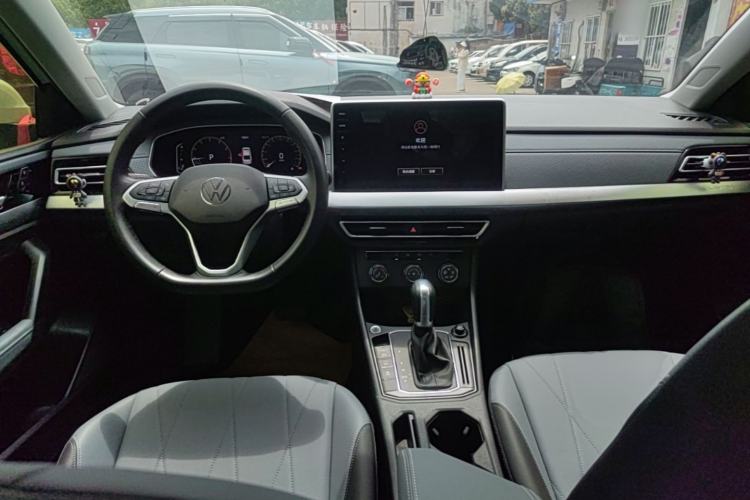 Used Volkswagen Lavida 2023 1.5L Automatic 5 Million Edition Center Console