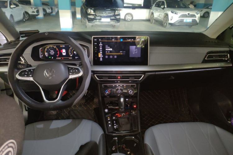 Used Volkswagen Lavida 2023 Revised Version 1.5L Automatic Starry Sky Edition – 5 Million Units Center Console