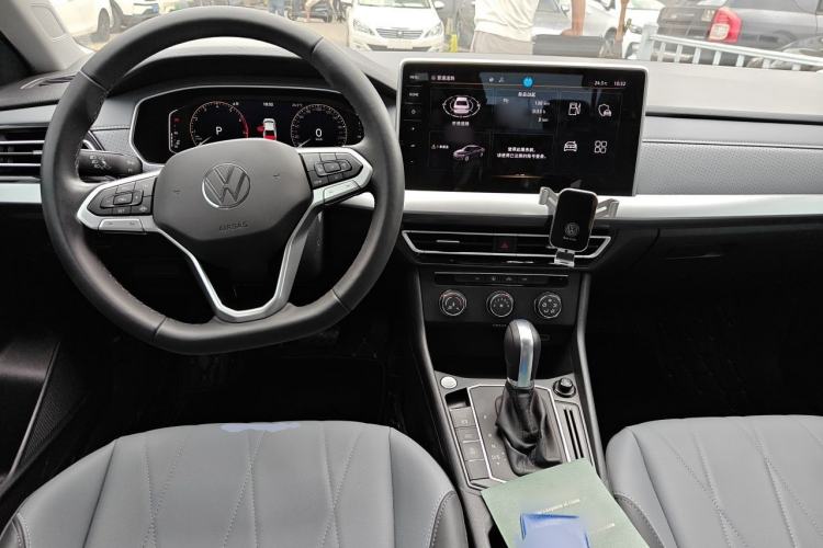 Used Volkswagen Lavida 2023 1.5L Automatic 5 Million Edition Center Console
