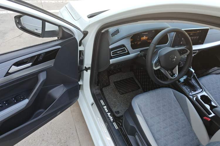 Used Volkswagen Lavida 2023 300TSI DSG Full-Comfort Edition Driver Seat