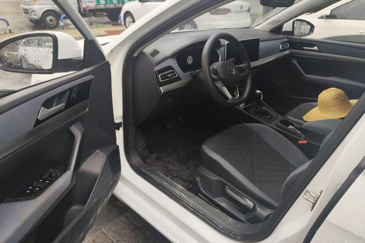 Used Volkswagen Lavida 2023 1.5L Automatic De Yi Edition Driver Seat