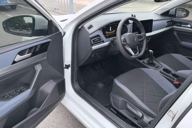 Used Volkswagen Lavida 2023 1.5L Automatic De Yi Edition Driver Seat