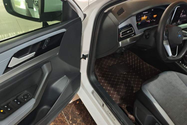 Used Volkswagen Lavida 2023 300TSI DSG Full-Comfort Edition Driver Seat