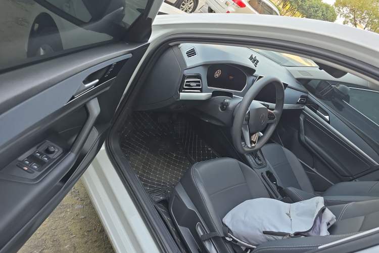Used Volkswagen Lavida 2023 1.5L Automatic De Yi Edition Driver Seat