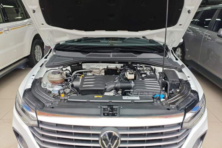 Used Volkswagen Lavida 2023 Revised 1.5L Automatic DeYi Edition Engine Bay