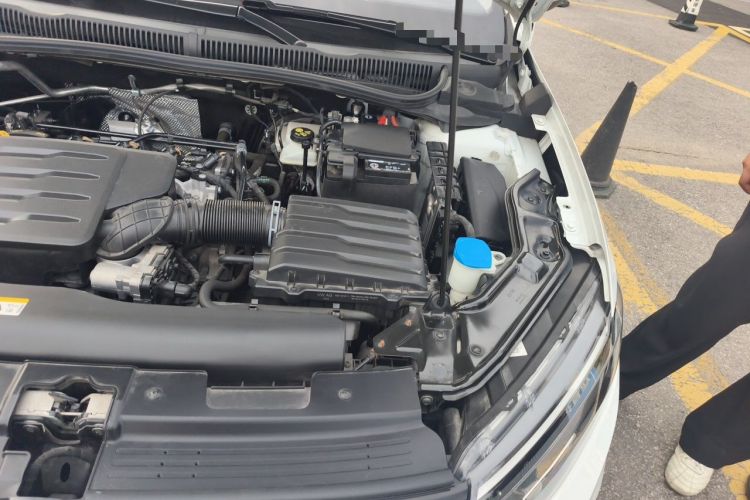 Used Volkswagen Lavida 2023 New Sharp 1.5L Automatic New Wish Edition Engine Bay Left