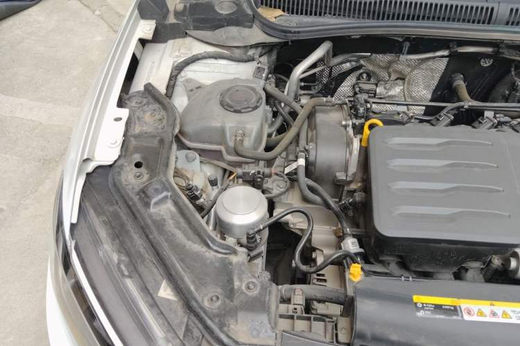 Used Volkswagen Lavida 2023 New Sharp 1.5L Automatic Excellent New Edition Engine Bay Right