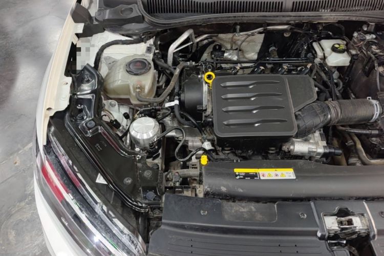 Used Volkswagen Lavida 2023 New Sharp 1.5L Automatic Excellent New Edition Engine Bay Right