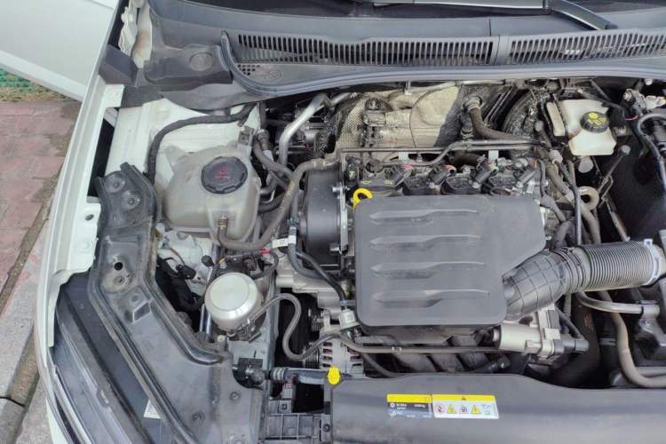 Used Volkswagen Lavida 2023 New Sharp 1.5L Automatic Excellent New Edition Engine Bay Right