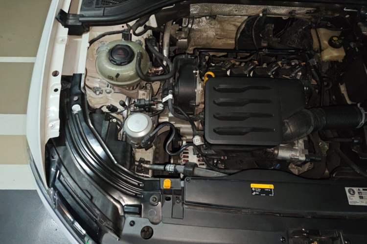 Used Volkswagen Lavida 2023 1.5L Automatic De Yi Edition Engine Bay Right