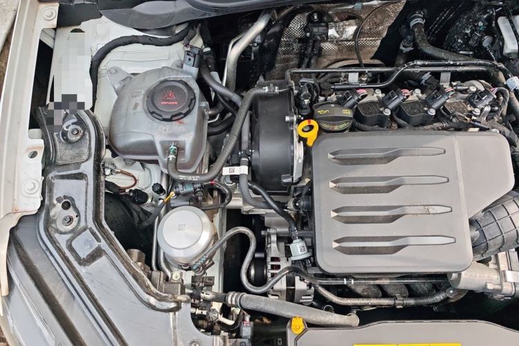 Used Volkswagen Lavida 2023 New Sharp 1.5L Automatic Excellent New Edition Engine Bay Right