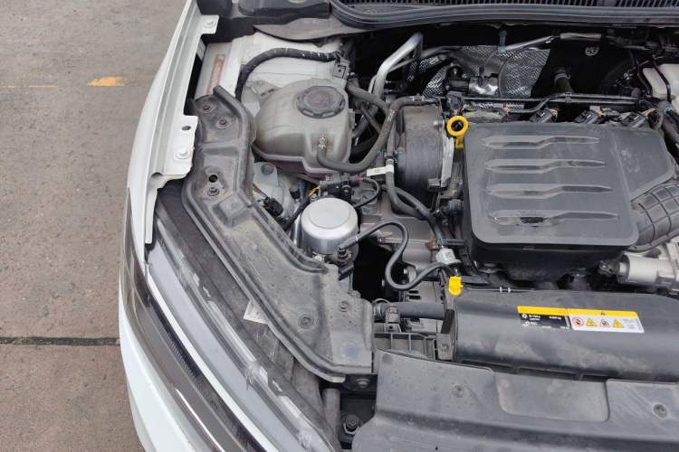 Used Volkswagen Lavida 2023 New Sharp 1.5L Automatic Excellent New Edition Engine Bay Right