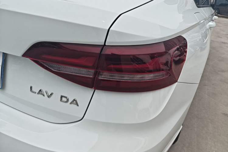 Used Volkswagen Lavida 2023 1.5L Automatic De Yi Edition Exterior 3