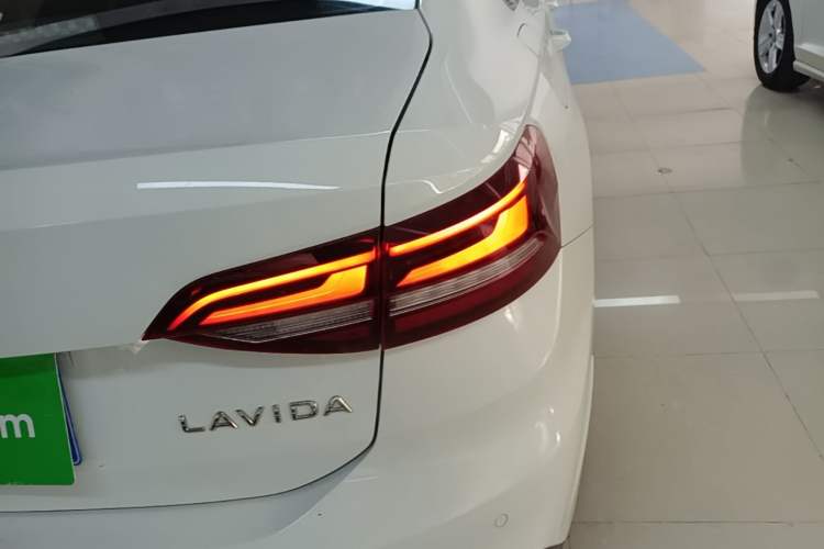Used Volkswagen Lavida 2023 1.5L Automatic De Yi Edition Exterior 3
