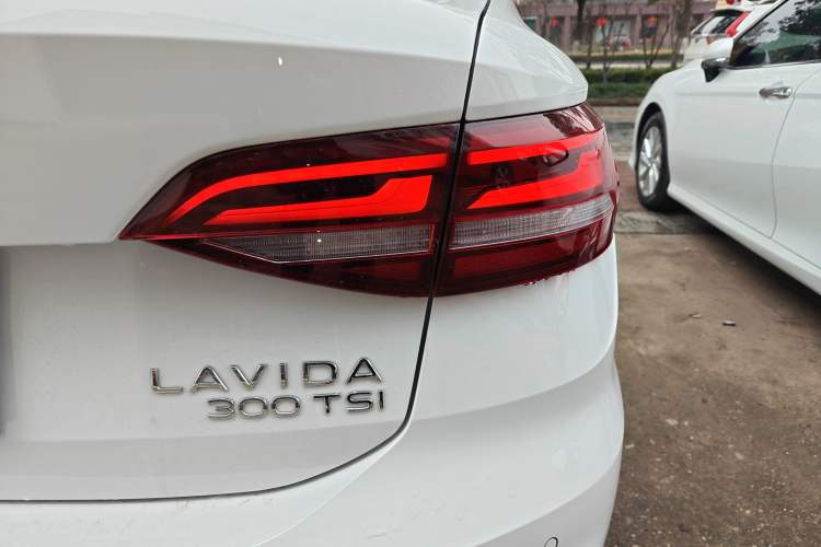Used Volkswagen Lavida 2023 1.5L Automatic Full-Comfort Edition Exterior 3
