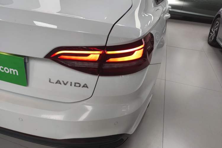 Used Volkswagen Lavida 2023 1.5L Automatic De Yi Edition Exterior 3