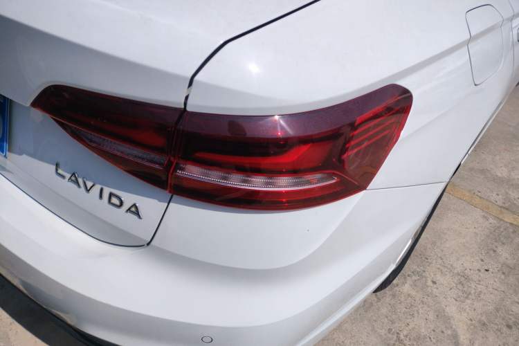 Used Volkswagen Lavida 2023 1.5L Automatic De Yi Edition Exterior 3
