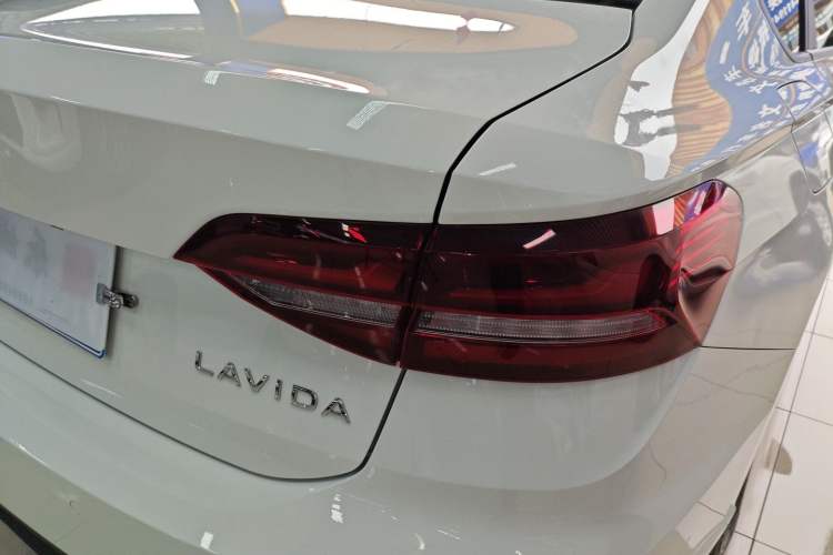 Used Volkswagen Lavida 2023 Revised 1.5L Automatic DeYi Edition Exterior 3