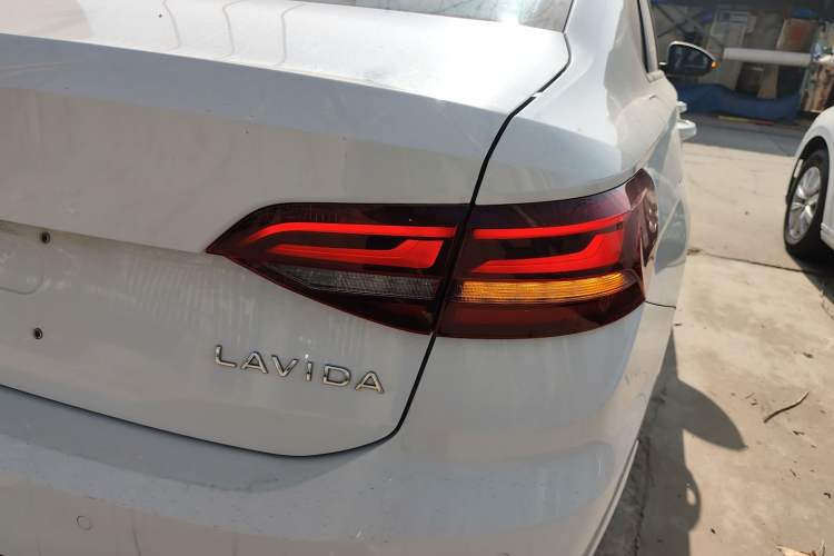 Used Volkswagen Lavida 2023 Revised 1.5L Automatic DeYi Edition Exterior 3