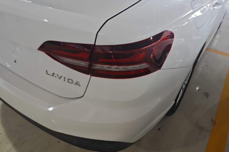 Used Volkswagen Lavida 2023 1.5L Automatic De Yi Edition Exterior 3
