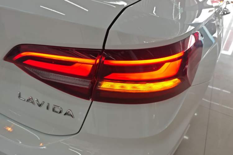 Used Volkswagen Lavida 2023 Revised Version 1.5L Automatic 5 Millionth Edition Exterior 3