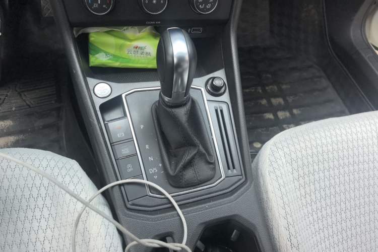 Used Volkswagen Lavida 2023 1.5L Automatic 5 Million Edition Gear Lever