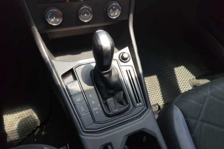 Used Volkswagen Lavida 2023 1.5L Automatic De Yi Edition Gear Lever