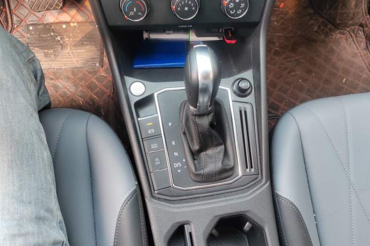 Used Volkswagen Lavida 2023 1.5L Automatic 5 Million Edition Gear Lever