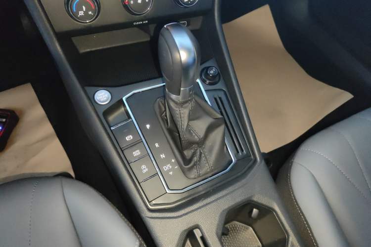 Used Volkswagen Lavida 2023 Revised Version 1.5L Automatic Starry Sky Edition – 5 Million Units Gear Lever