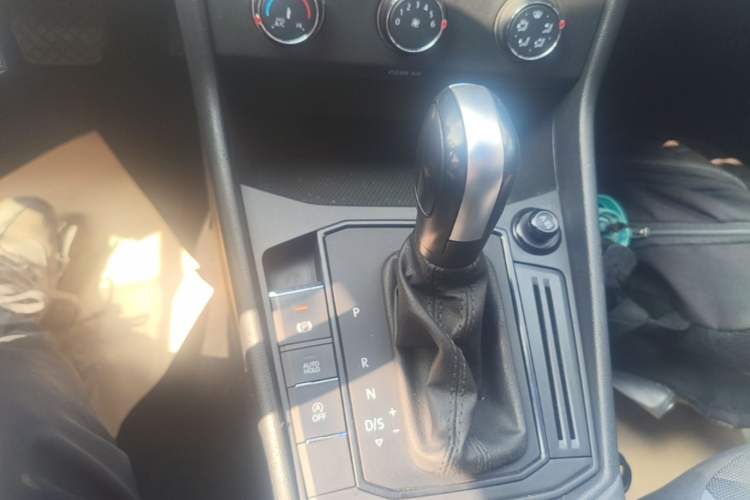 Used Volkswagen Lavida 2023 1.5L Automatic De Yi Edition Gear Lever