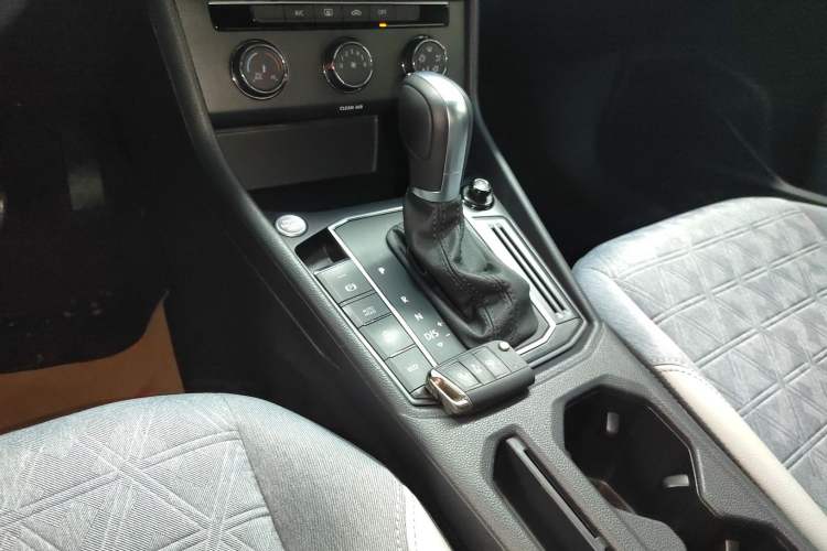 Used Volkswagen Lavida 2023 300TSI DSG Full-Comfort Edition Gear Lever